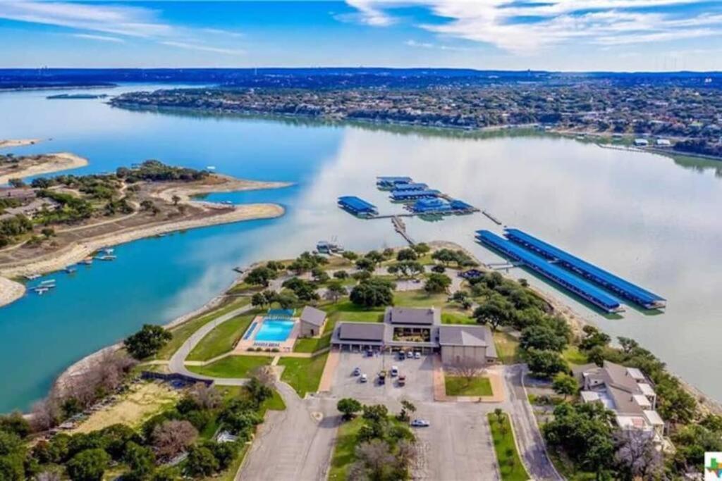 Lakeview Bungalow-Access To Lake, Pool, Gym, &Park Lago Vista المظهر الخارجي الصورة